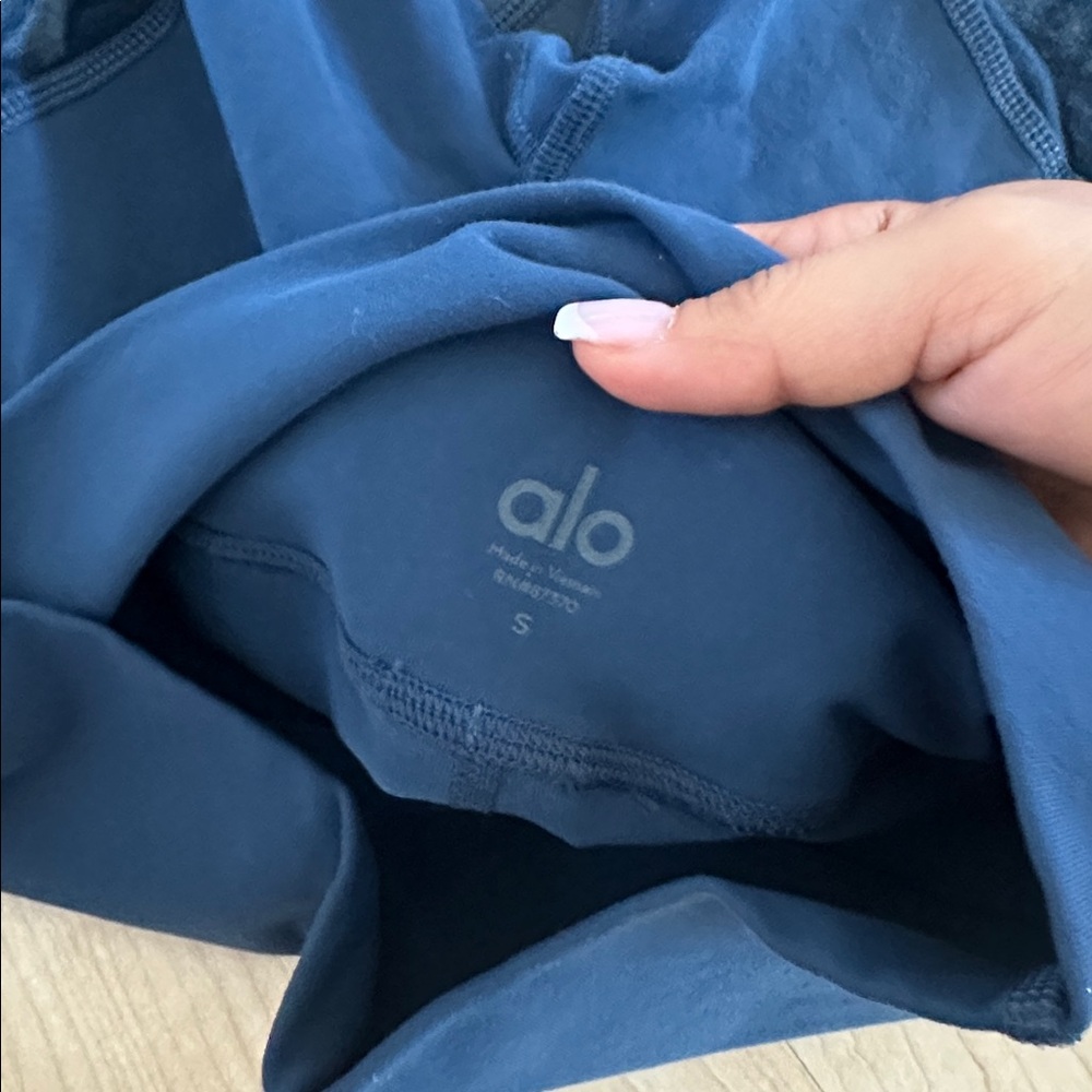 💙Alo Yoga Sheila Leggings - Picture 5 of 5